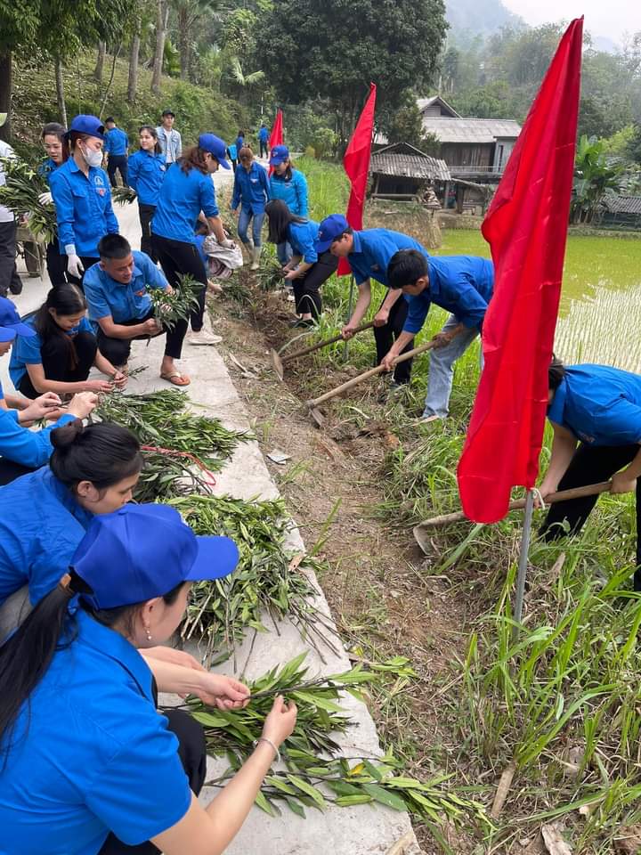 Đoàn Thanh niên xã Lạc Nông  ra quân ngày cao điểm ‘‘ Tình nguyện chung tay xây dựng nông thôn mới và ngày chủ nhật xanh’’